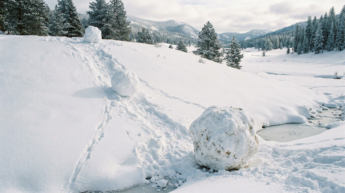 compound interest snowball effect growing larger as it rolls down hill metaphor for accumulating wealth