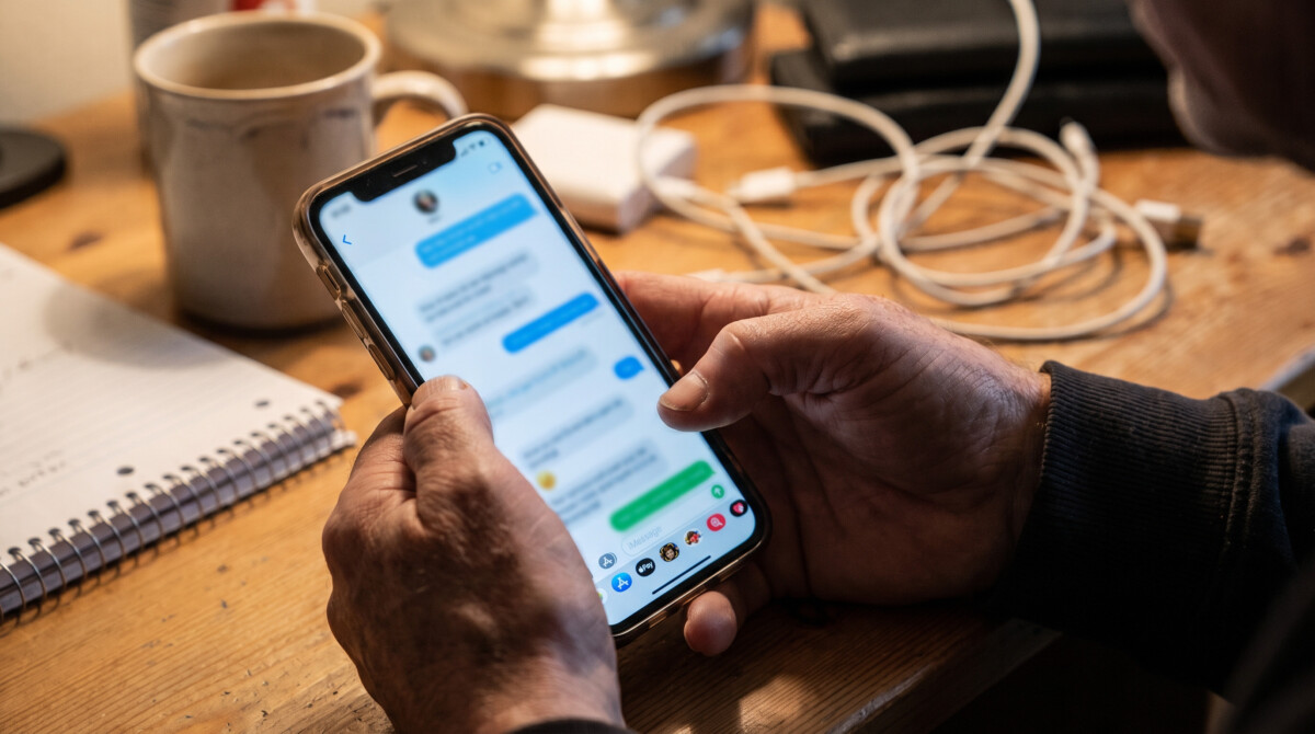 person sending a warm outreach message to find first freelance client via messaging app