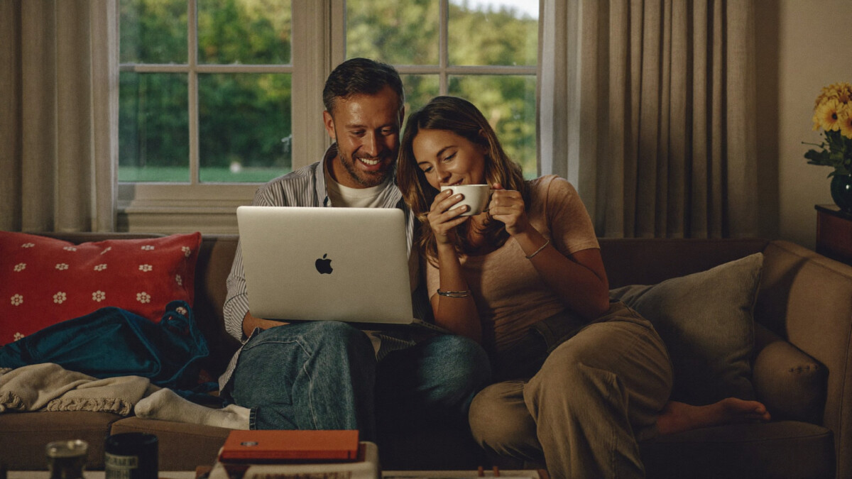 Couple discussing how to invest $500 together on a laptop at home